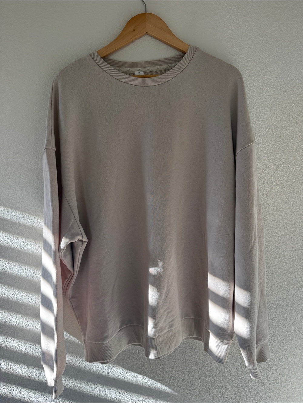 Alo yoga sweatshirt